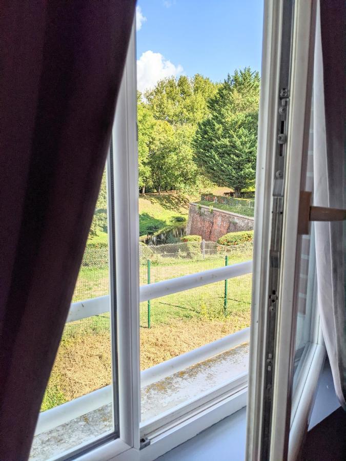 Auberge Des Remparts 페론네 외부 사진
