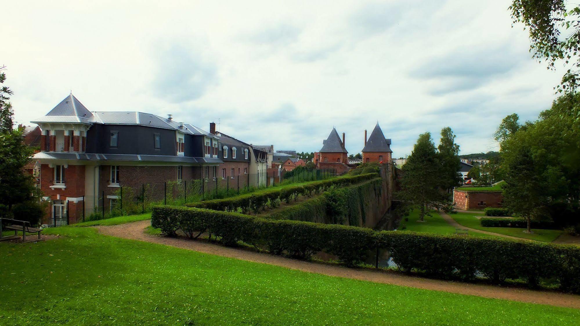 Auberge Des Remparts 페론네 외부 사진