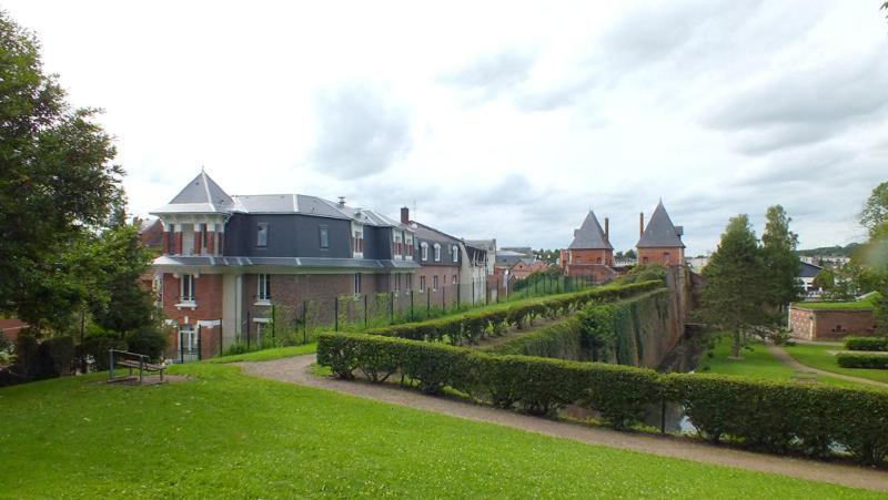 Auberge Des Remparts 페론네 외부 사진